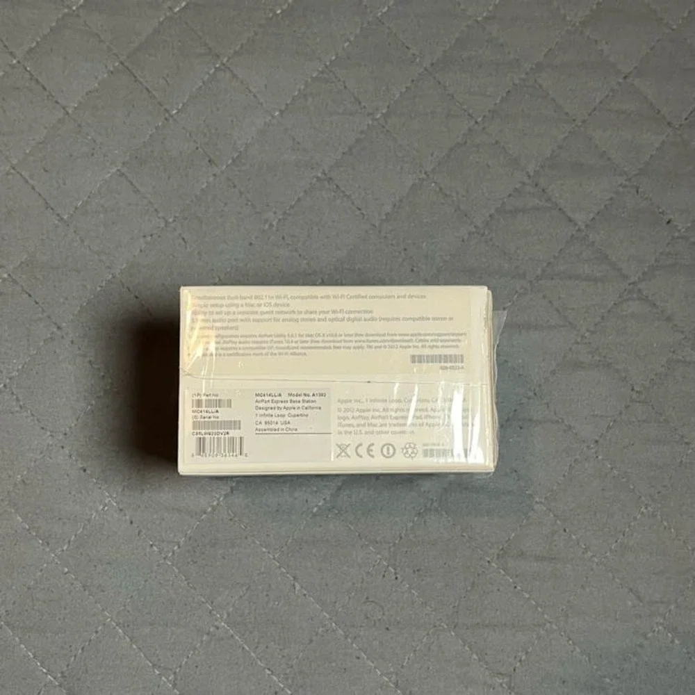 Apple AirPort‎ Express Wireless Router Base Station - White (MC414AE/A)